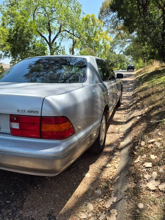 1999 Lexus LS 2nd Gen - Image 3 of 8