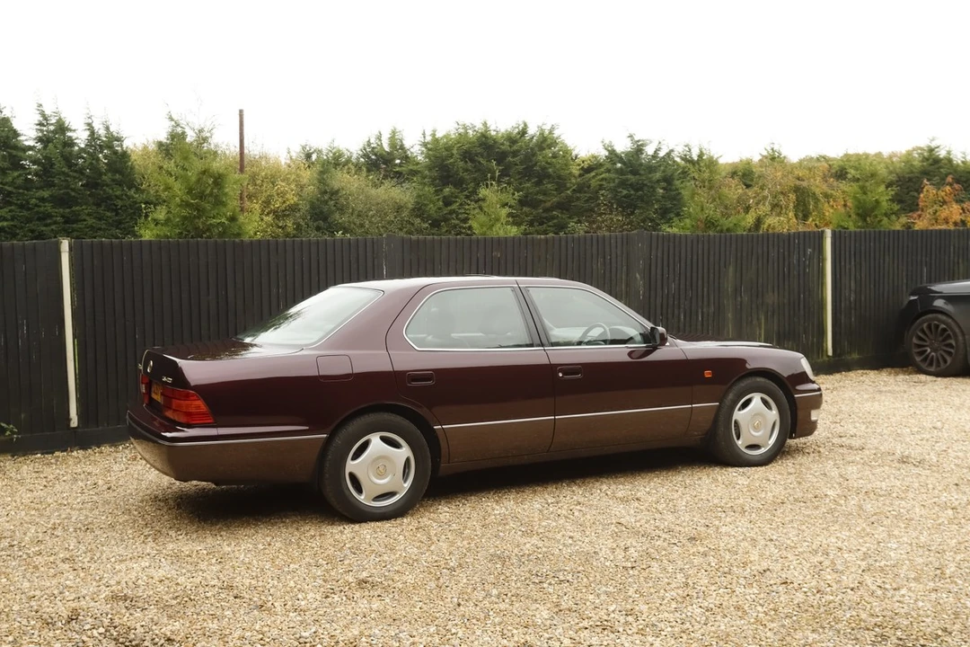 1999 Lexus LS 2nd Gen - Image 19 of 30