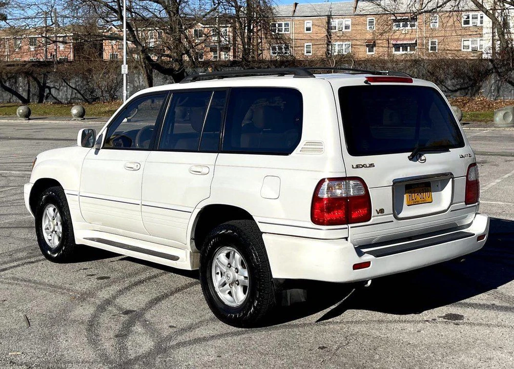 1999 Lexus LX 2nd Gen - Image 4 of 31