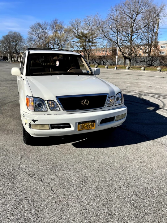 1999 Lexus LX 2nd Gen - Image 22 of 31