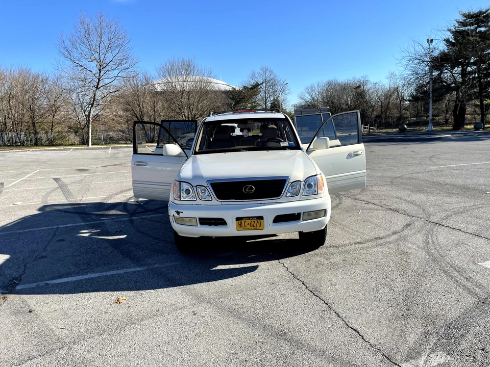 1999 Lexus LX 2nd Gen - Image 24 of 31