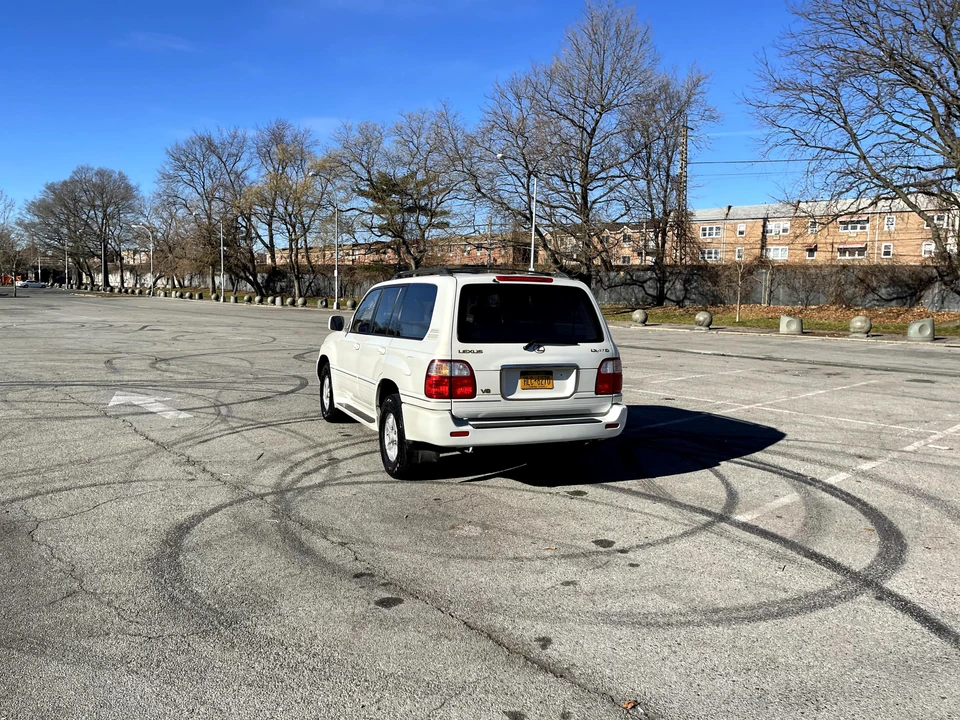 1999 Lexus LX 2nd Gen - Image 15 of 31