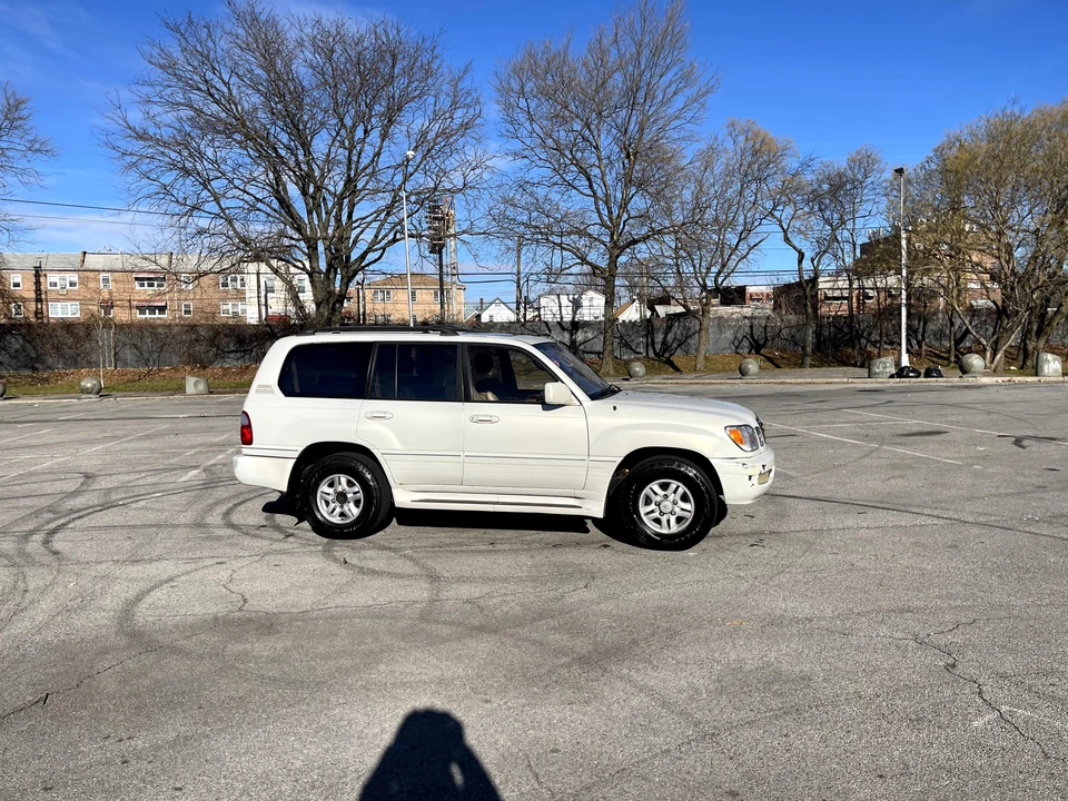 1999 Lexus LX 2nd Gen - Image 19 of 31