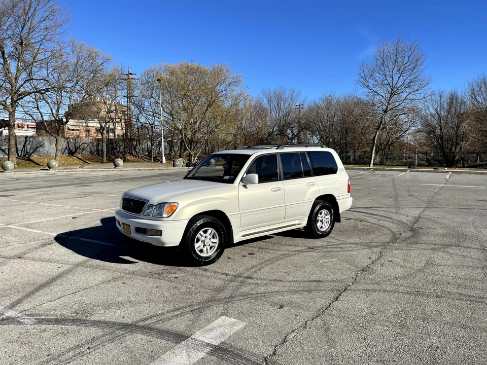 1999 Lexus LX 2nd Gen - Image 11 of 31