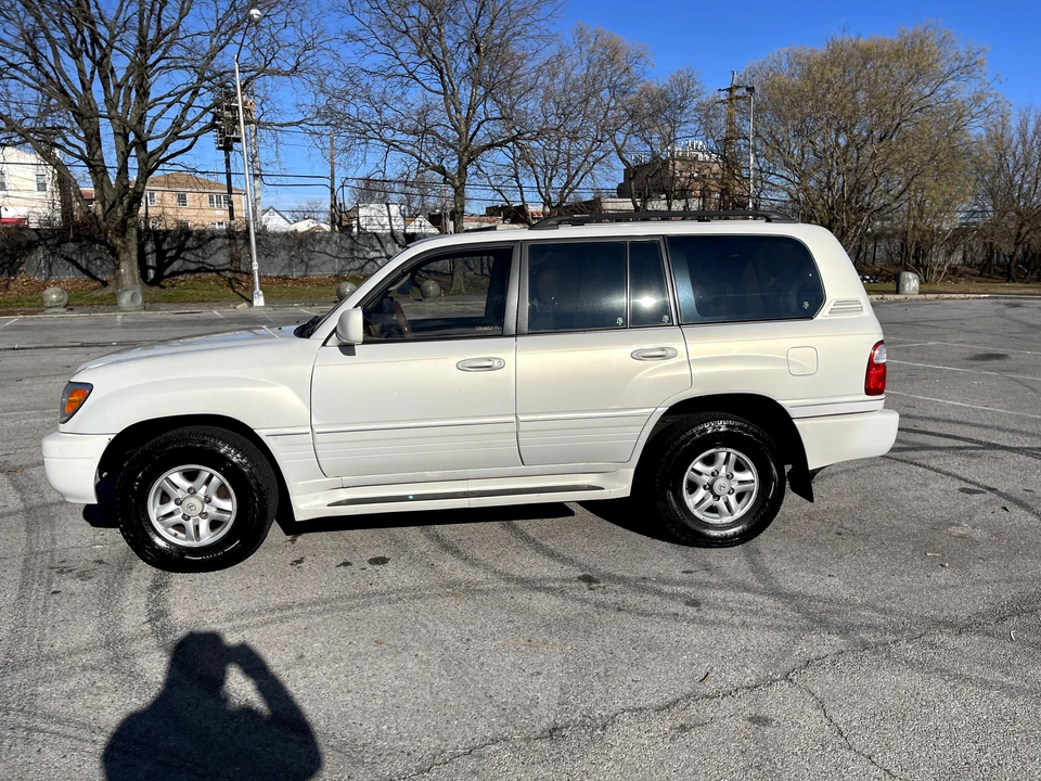 1999 Lexus LX 2nd Gen - Image 13 of 31