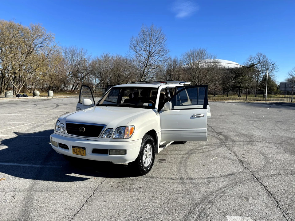 1999 Lexus LX 2nd Gen - Image 25 of 31