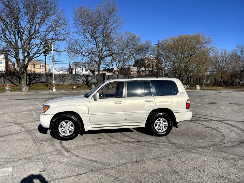 1999 Lexus LX 2nd Gen - Image 12 of 31