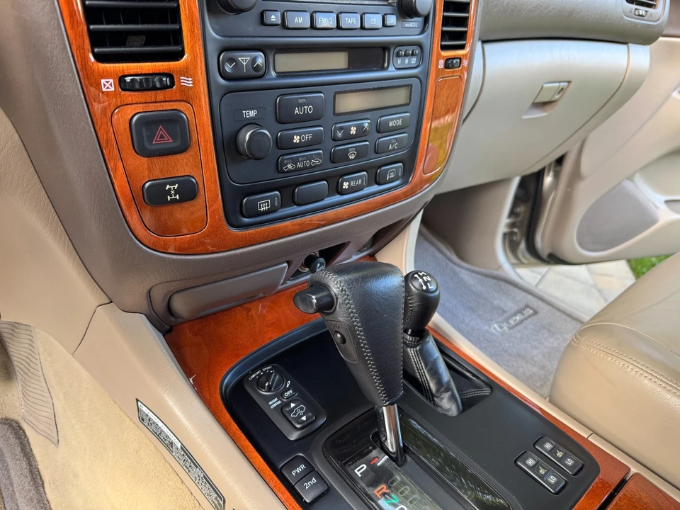 1999 Lexus LX 2nd Gen - Image 11 of 21