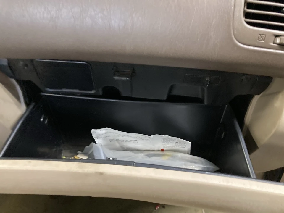 1999 Lexus LX 2nd Gen - Image 17 of 21