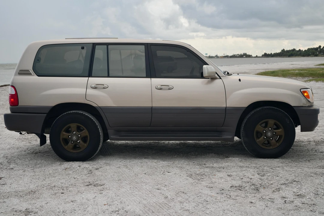 1999 Lexus LX 2nd Gen - Image 3 of 31