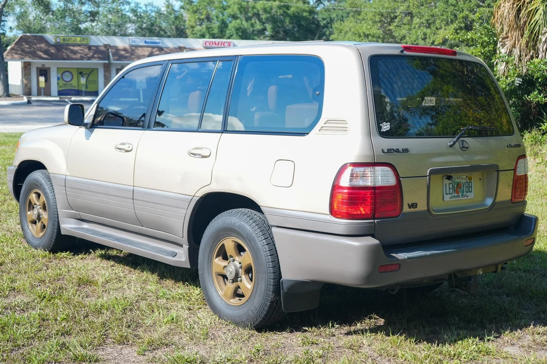 1999 Lexus LX 2nd Gen - Image 18 of 31