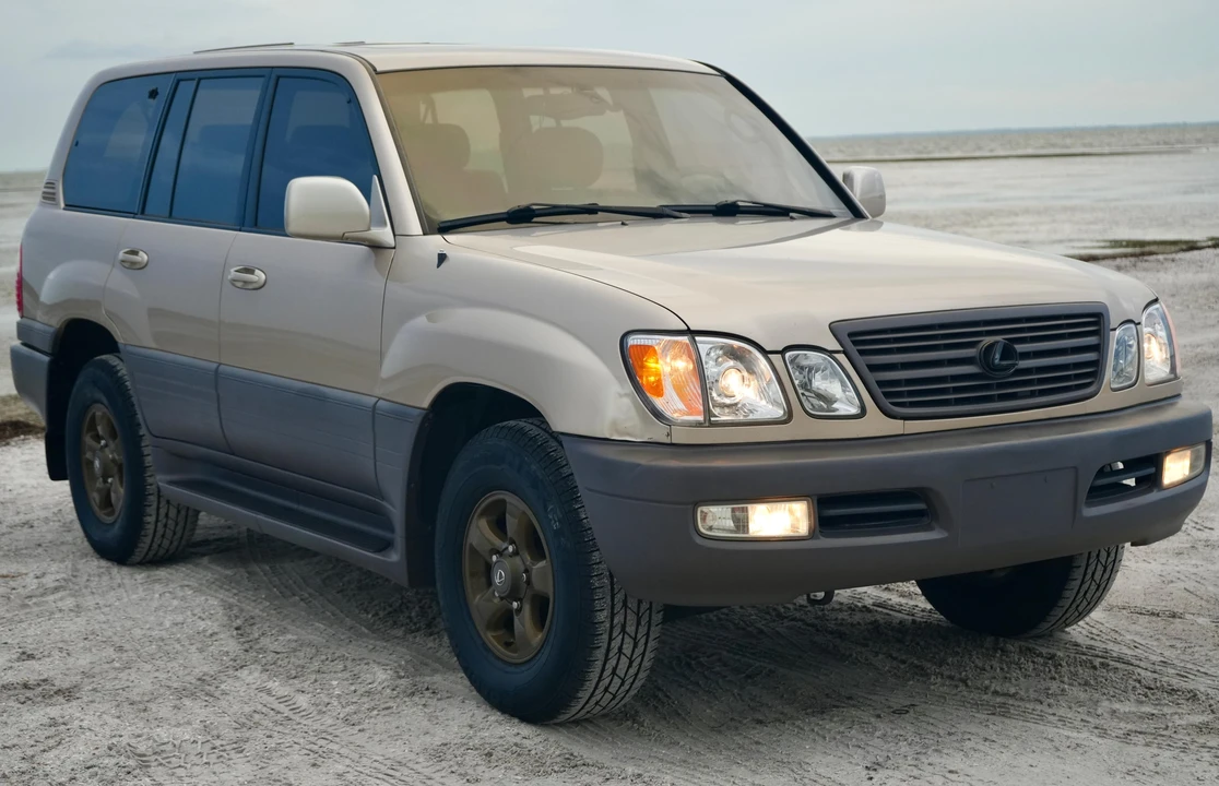 1999 Lexus LX 2nd Gen - Image 28 of 31