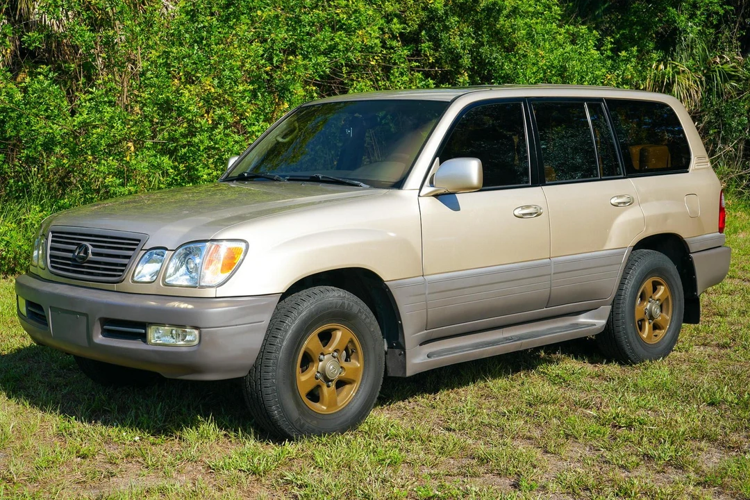 1999 Lexus LX 2nd Gen - Image 11 of 31