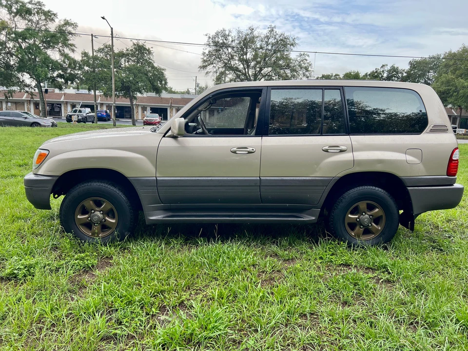 1999 Lexus LX 2nd Gen - Image 14 of 31