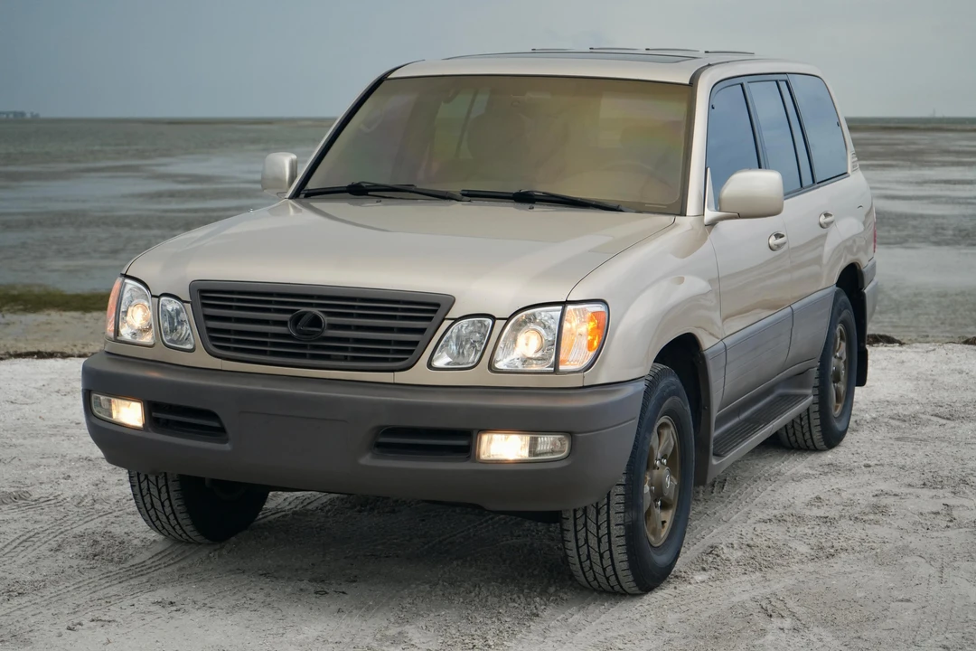 1999 Lexus LX 2nd Gen - Image 7 of 31