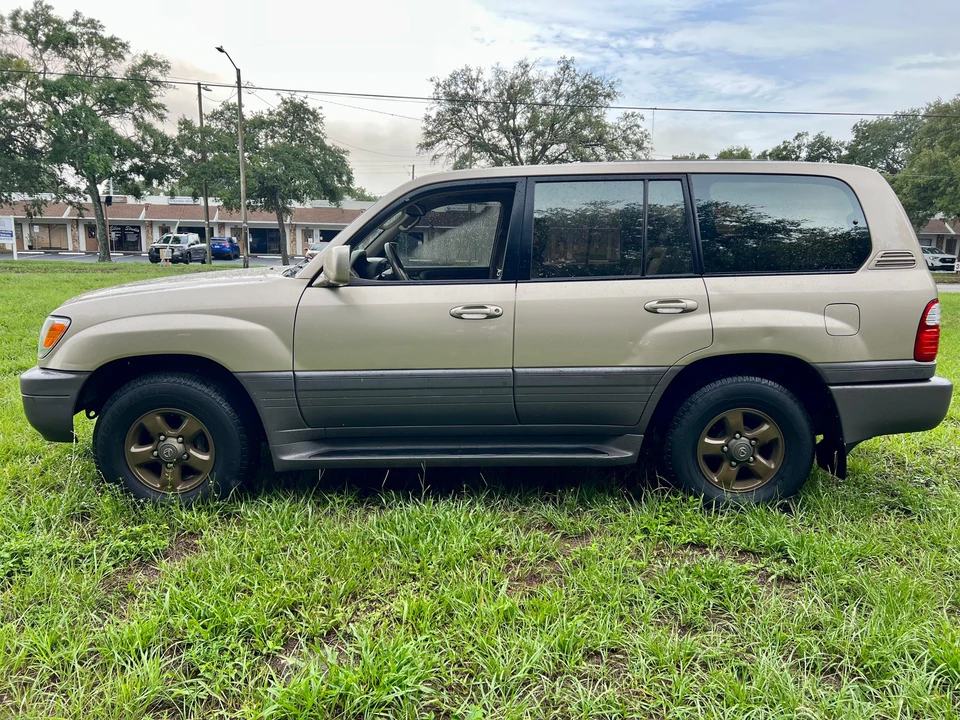 1999 Lexus LX 2nd Gen - Image 15 of 31