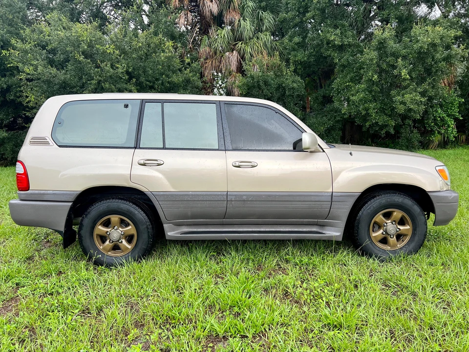 1999 Lexus LX 2nd Gen - Image 24 of 31