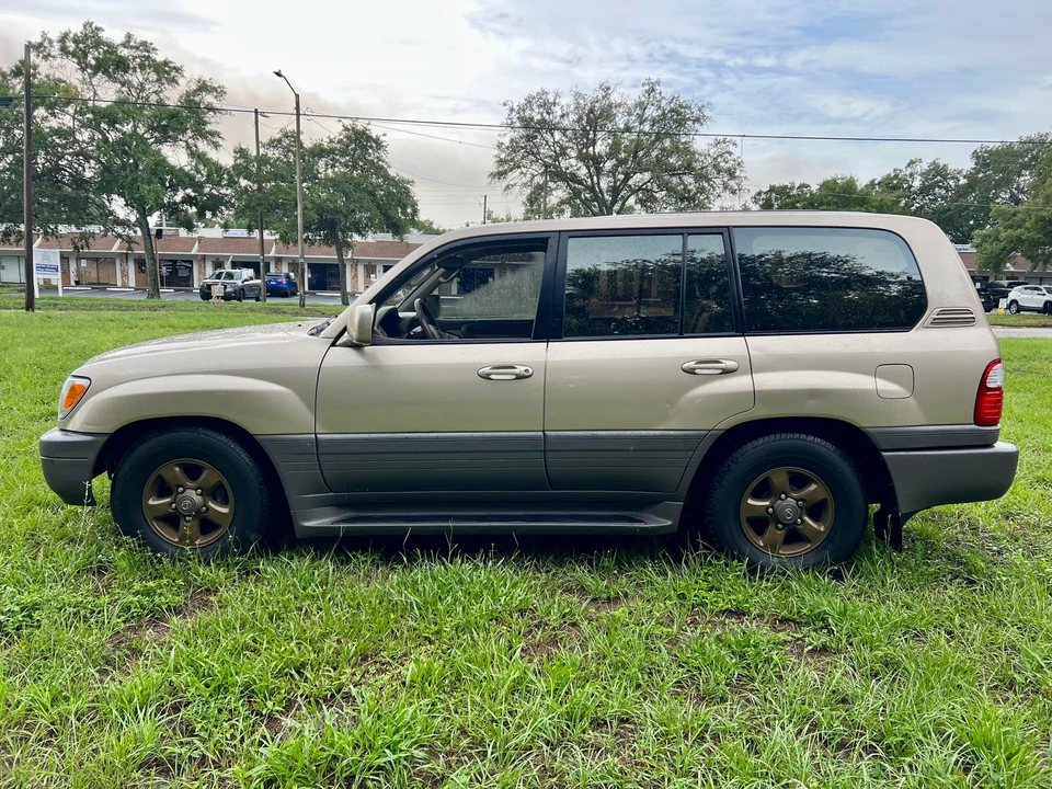 1999 Lexus LX 2nd Gen - Image 16 of 31
