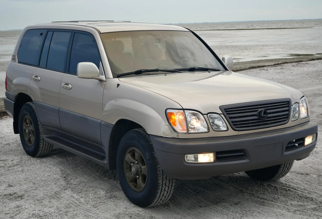 1999 Lexus LX 2nd Gen - Image 29 of 31