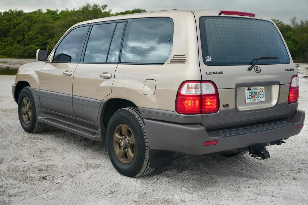 1999 Lexus LX 2nd Gen - Image 19 of 31