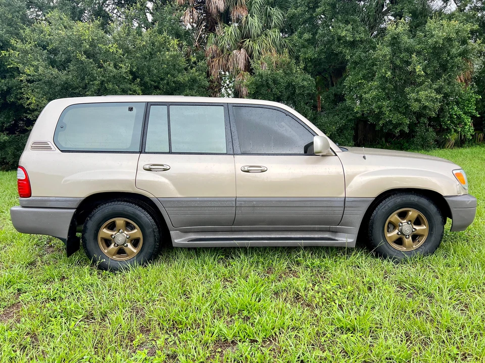 1999 Lexus LX 2nd Gen - Image 25 of 31