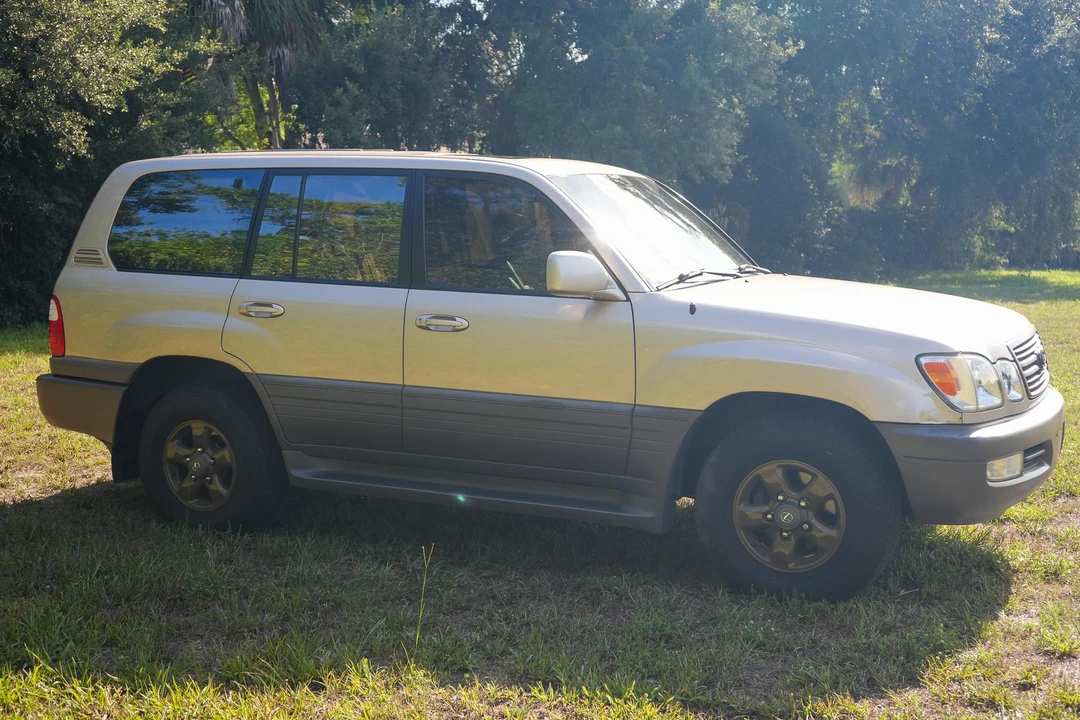 1999 Lexus LX 2nd Gen - Image 26 of 31