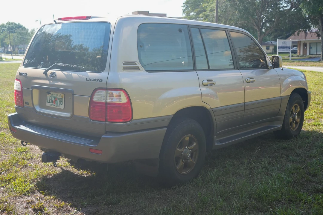 1999 Lexus LX 2nd Gen - Image 23 of 31