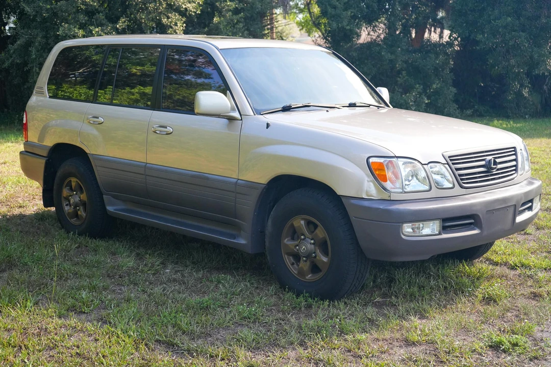 1999 Lexus LX 2nd Gen - Image 27 of 31