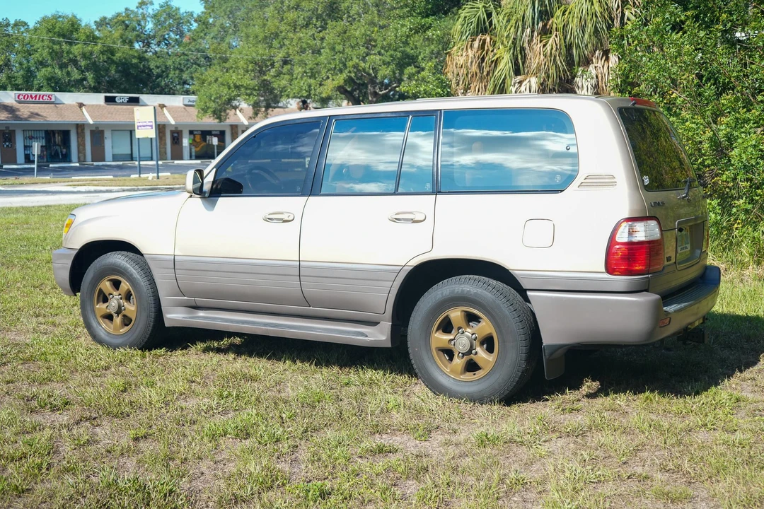 1999 Lexus LX 2nd Gen - Image 17 of 31