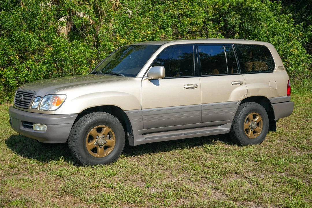 1999 Lexus LX 2nd Gen - Image 12 of 31