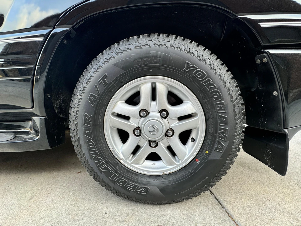 1999 Lexus LX 2nd Gen - Image 25 of 31