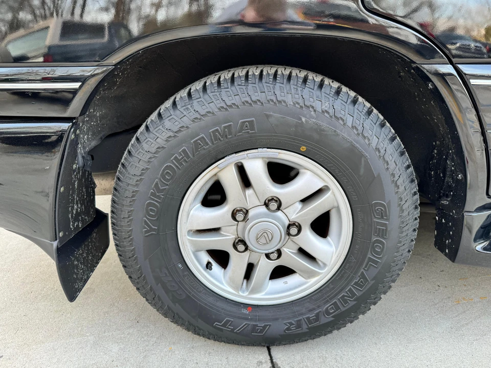1999 Lexus LX 2nd Gen - Image 26 of 31