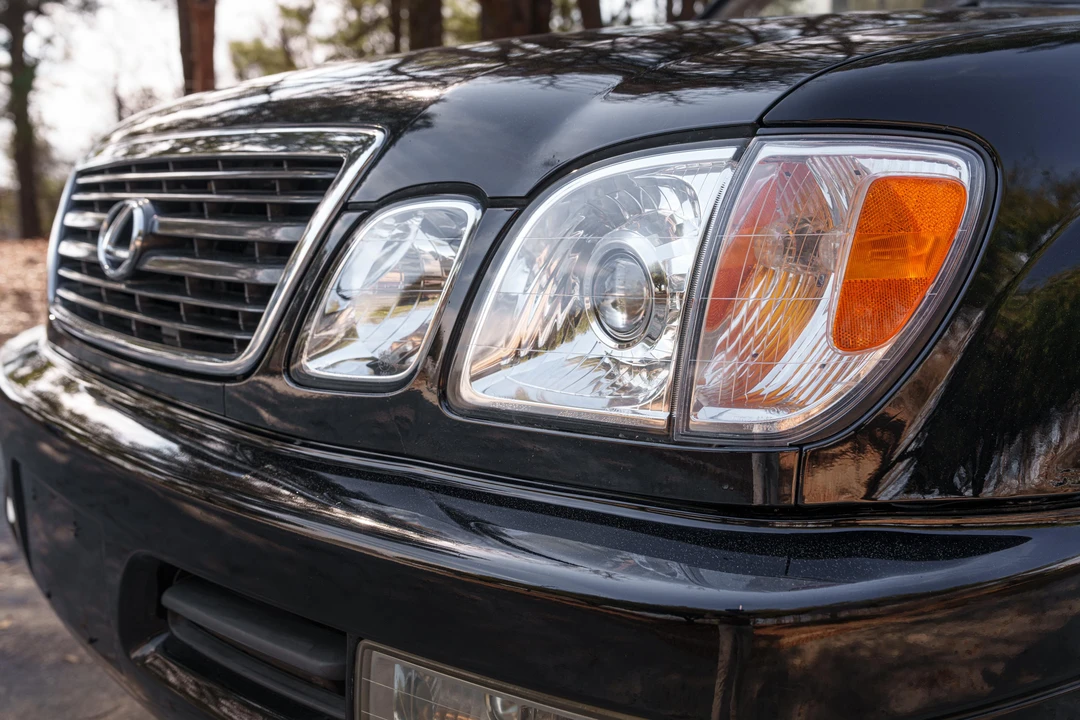 1999 Lexus LX 2nd Gen - Image 19 of 31