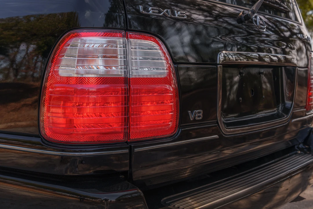 1999 Lexus LX 2nd Gen - Image 20 of 31