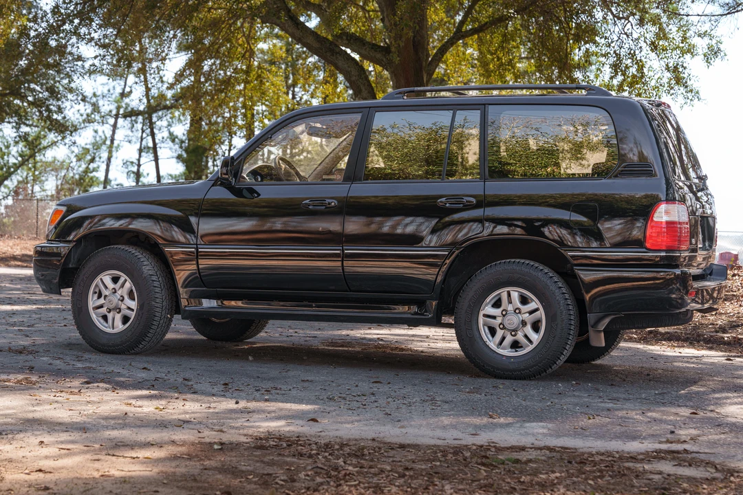 1999 Lexus LX 2nd Gen - Image 11 of 31