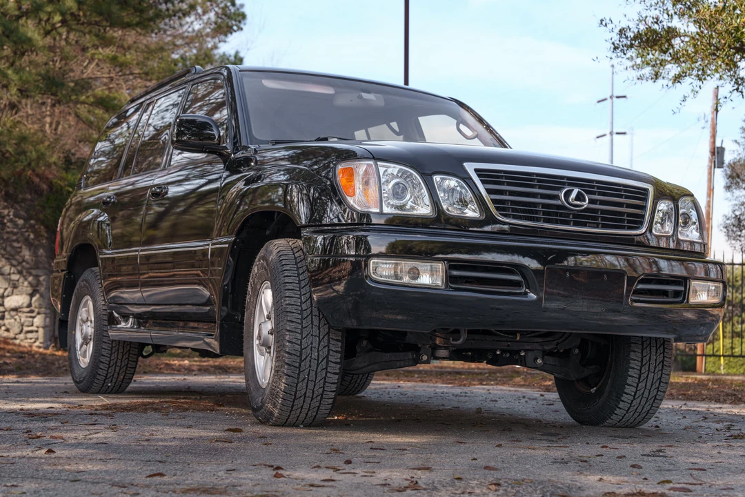 1999 Lexus LX 2nd Gen - Image 15 of 31