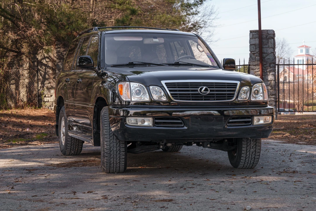 1999 Lexus LX 2nd Gen - Image 17 of 31