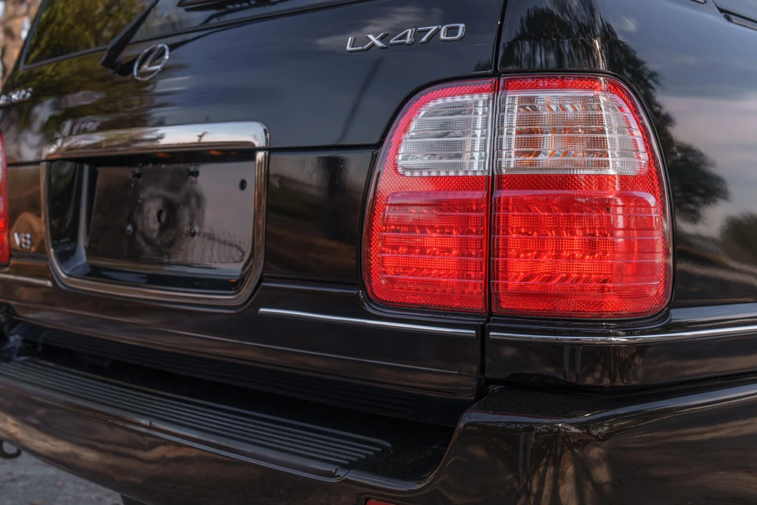 1999 Lexus LX 2nd Gen - Image 21 of 31