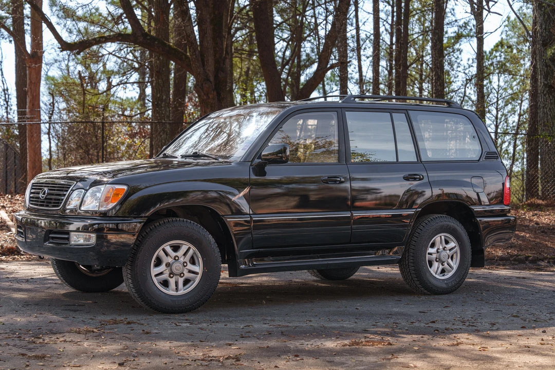 1999 Lexus LX 2nd Gen - Image 10 of 31