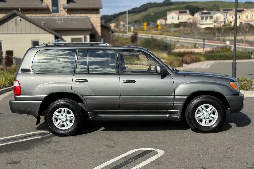 1999 Lexus LX 2nd Gen - Image 3 of 31