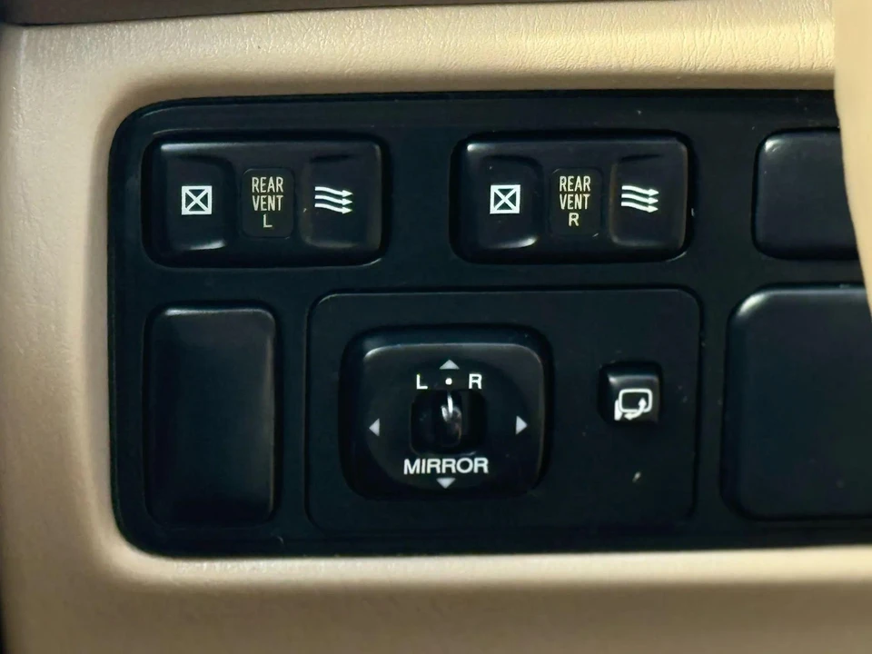 1999 Lexus LX 2nd Gen - Image 26 of 31