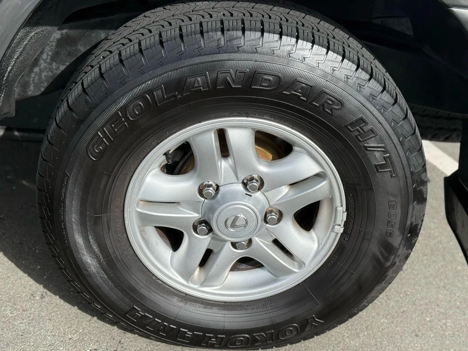 1999 Lexus LX 2nd Gen - Image 14 of 31