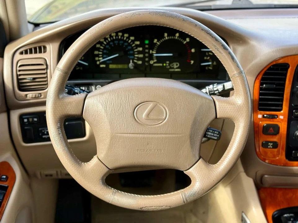 1999 Lexus LX 2nd Gen - Image 28 of 31