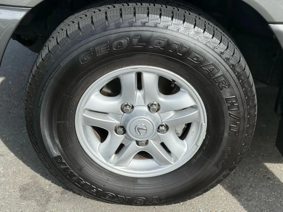 1999 Lexus LX 2nd Gen - Image 13 of 31