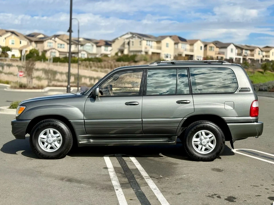 1999 Lexus LX 2nd Gen - Image 6 of 31