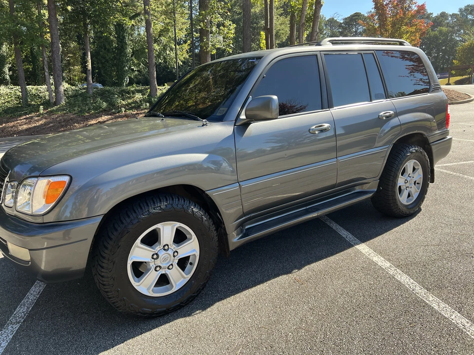 1999 Lexus LX 2nd Gen - Image 19 of 31