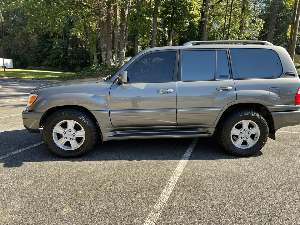 1999 Lexus LX 2nd Gen - Image 23 of 31
