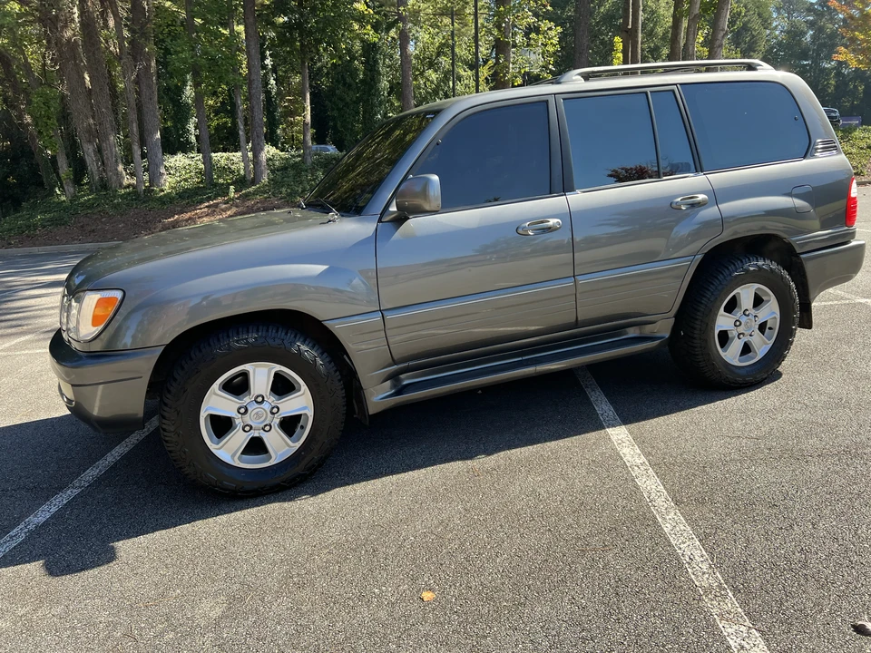1999 Lexus LX 2nd Gen - Image 21 of 31