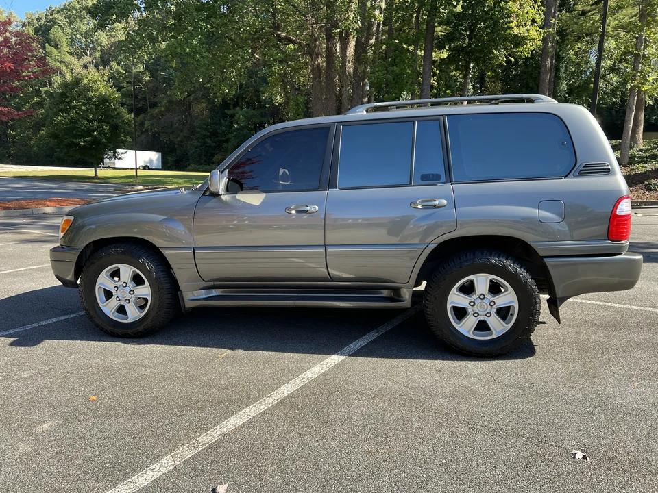 1999 Lexus LX 2nd Gen - Image 24 of 31