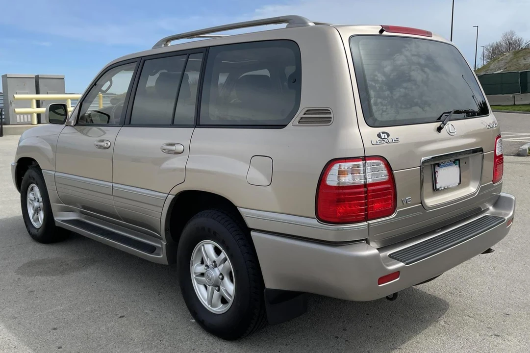 1999 Lexus LX 2nd Gen - Image 4 of 31